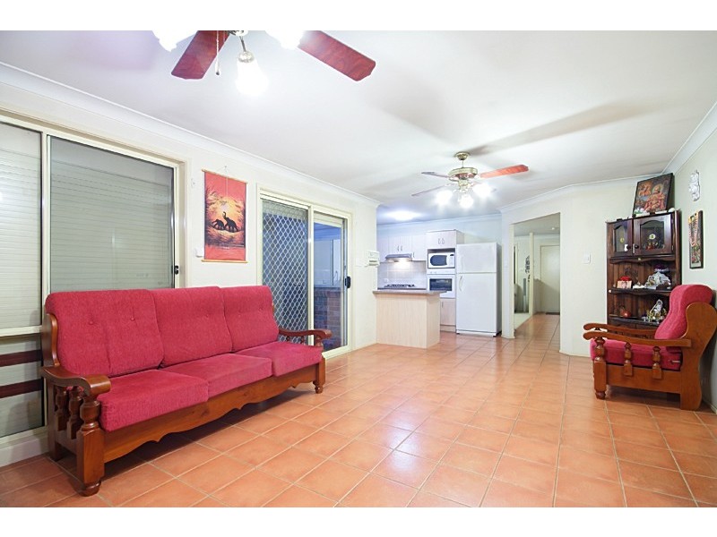 6 Yenna Place, Glenmore Park NSW 2745