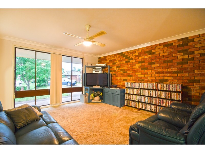 8 Wallis Glen, Cranebrook NSW 2749