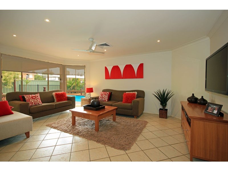 27 Laguna Drive, Glenmore Park NSW 2745