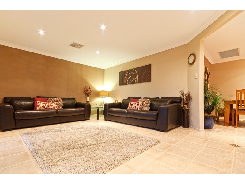 94 Glengarry Drive, Glenmore Park NSW 2745