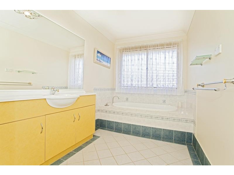 8 Roseville Terrace, Glenmore Park NSW 2745