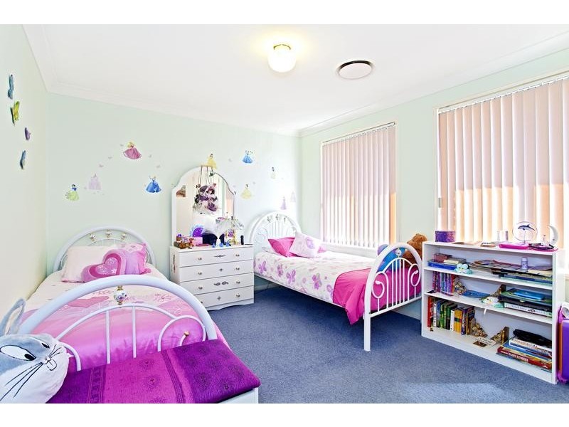 8 Roseville Terrace, Glenmore Park NSW 2745