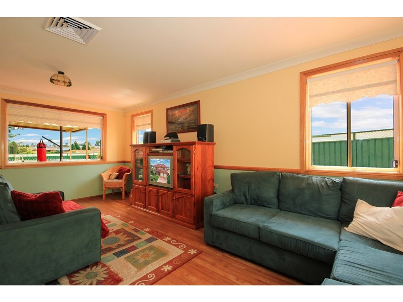 4 Bayldon Place, Glenmore Park NSW 2745