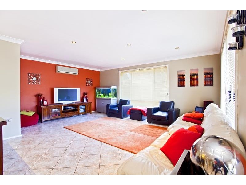 8 Prunus Close, Glenmore Park NSW 2745