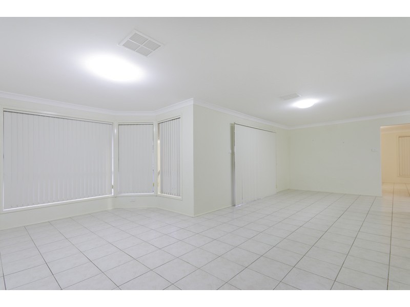 39 Dara Crescent, Glenmore Park NSW 2745