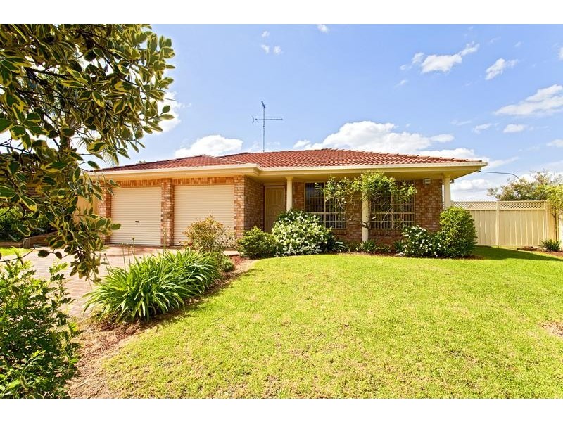 15 The Lakes Drive, Glenmore Park NSW 2745
