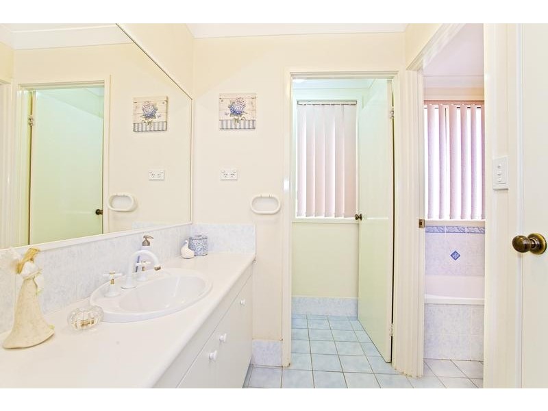 15 The Lakes Drive, Glenmore Park NSW 2745