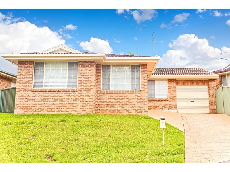 10 Cowan Place, Glenmore Park NSW 2745