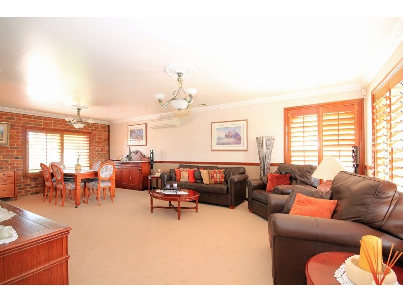 12 Giles Close, Glenmore Park NSW 2745