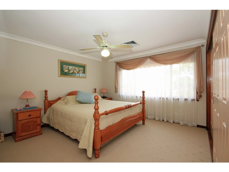 12 Giles Close, Glenmore Park NSW 2745