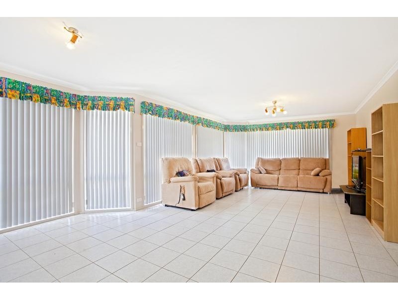 33 St Andrews Drive, Glenmore Park NSW 2745