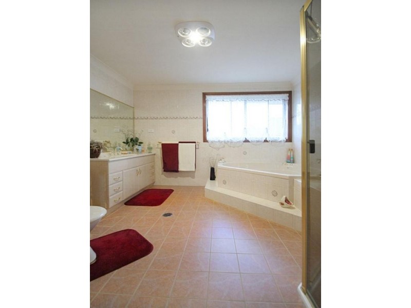 8 Orlander Avenue, Glenmore Park NSW 2745