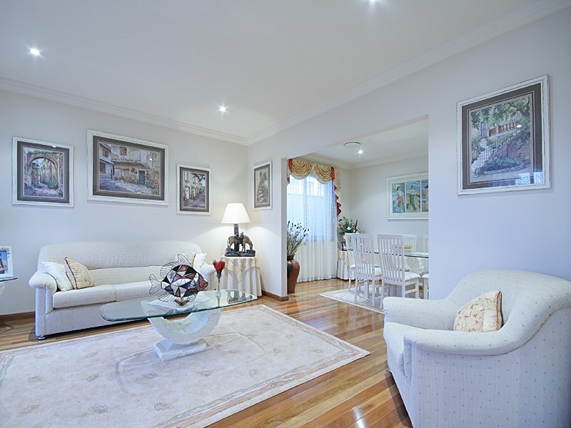 8 Orlander Avenue, Glenmore Park NSW 2745