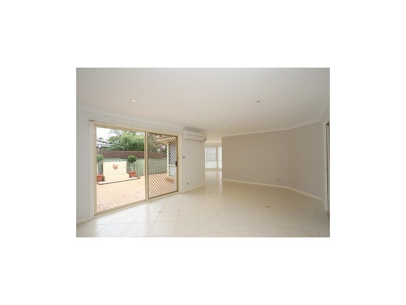 6 Bundeluk Crescent, Glenmore Park NSW 2745