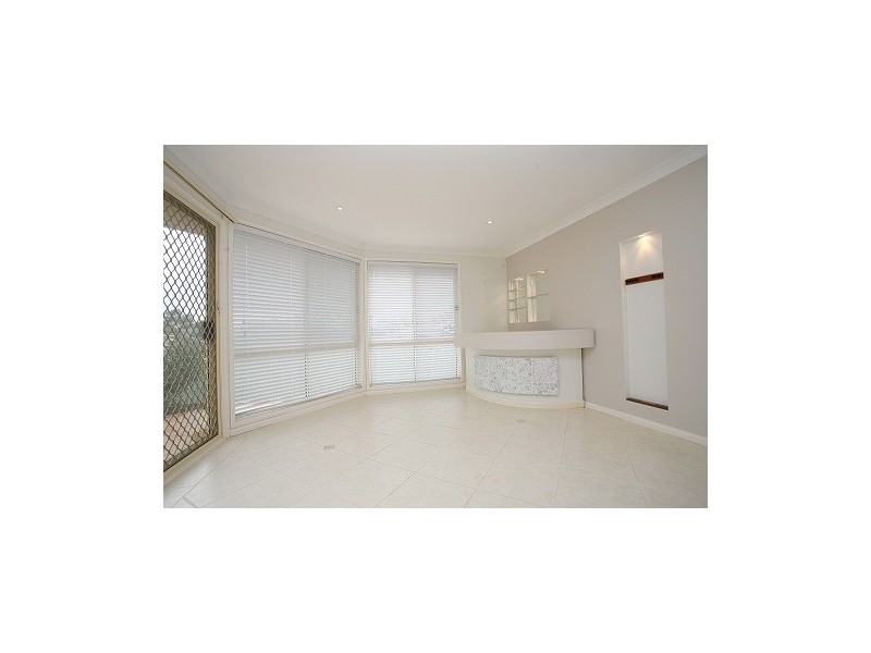 6 Bundeluk Crescent, Glenmore Park NSW 2745