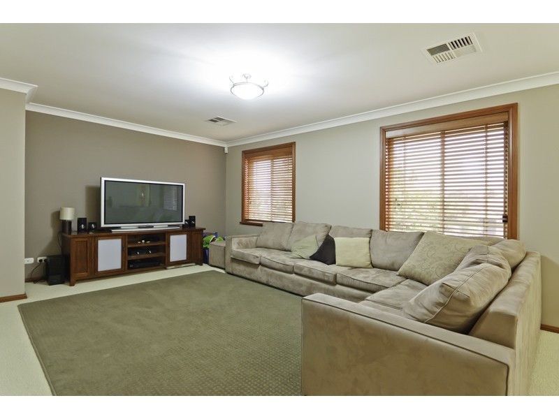 23 Cascade Avenue, Glenmore Park NSW 2745