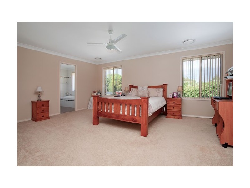 25 Heaton Avenue, Claremont Meadows NSW 2747