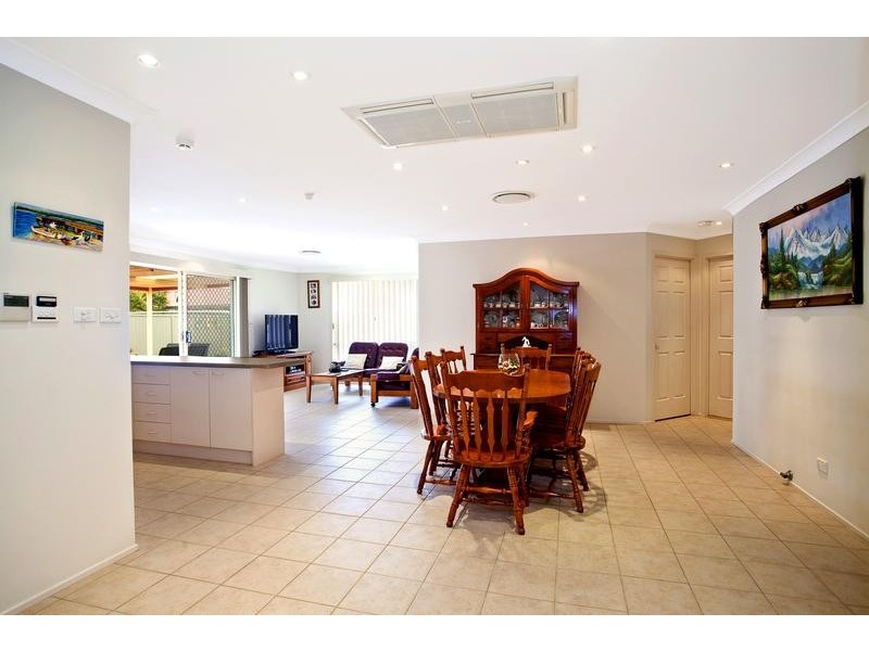 8 Tarrabundi Drive, Glenmore Park NSW 2745