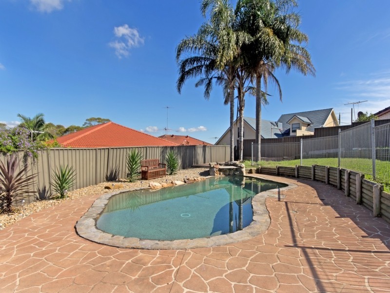 8 Pinetree Avenue, Cranebrook NSW 2749