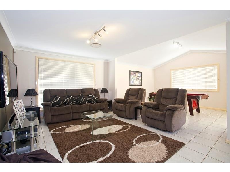 31 Waterford Way, Glenmore Park NSW 2745