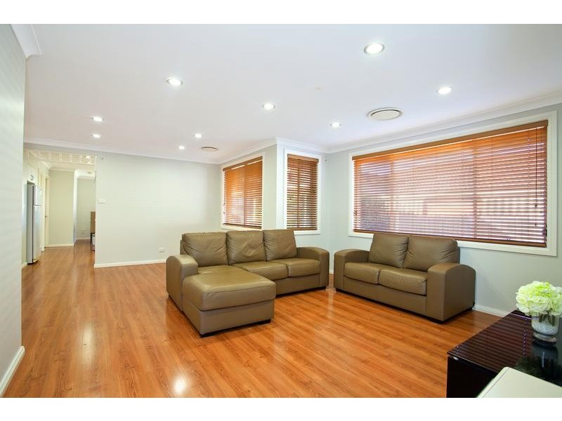 10 Dutba Place, Glenmore Park NSW 2745