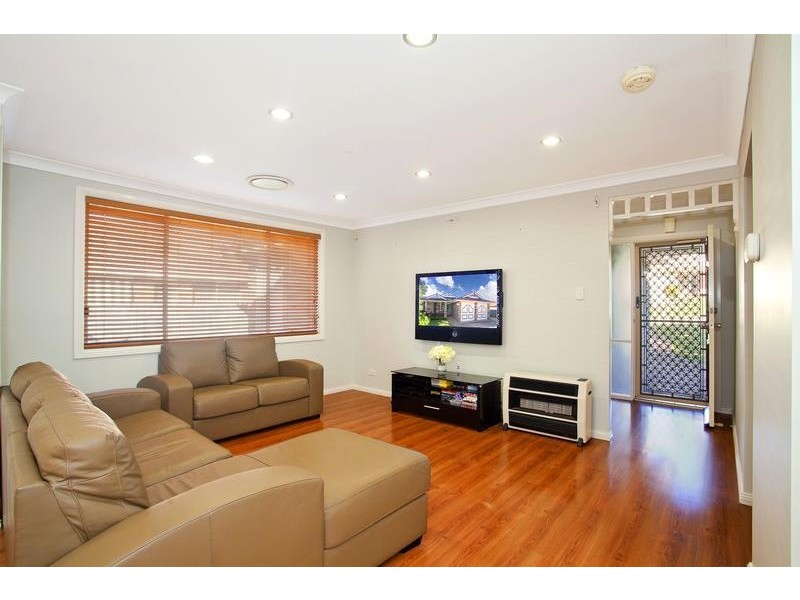 10 Dutba Place, Glenmore Park NSW 2745