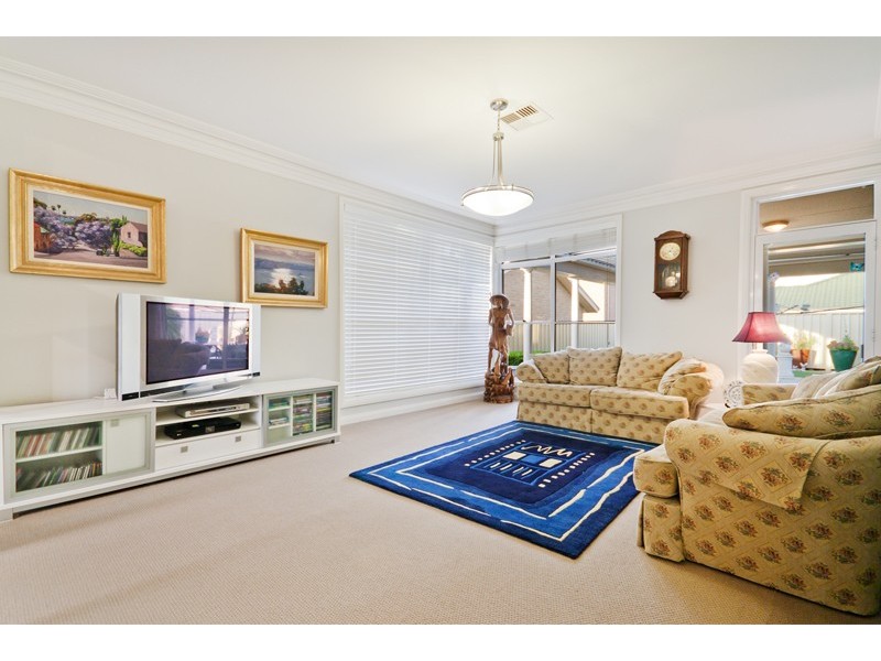 10 Cascade Avenue, Glenmore Park NSW 2745
