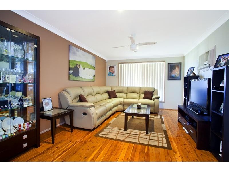 42 Stoke Crescent, South Penrith NSW 2750