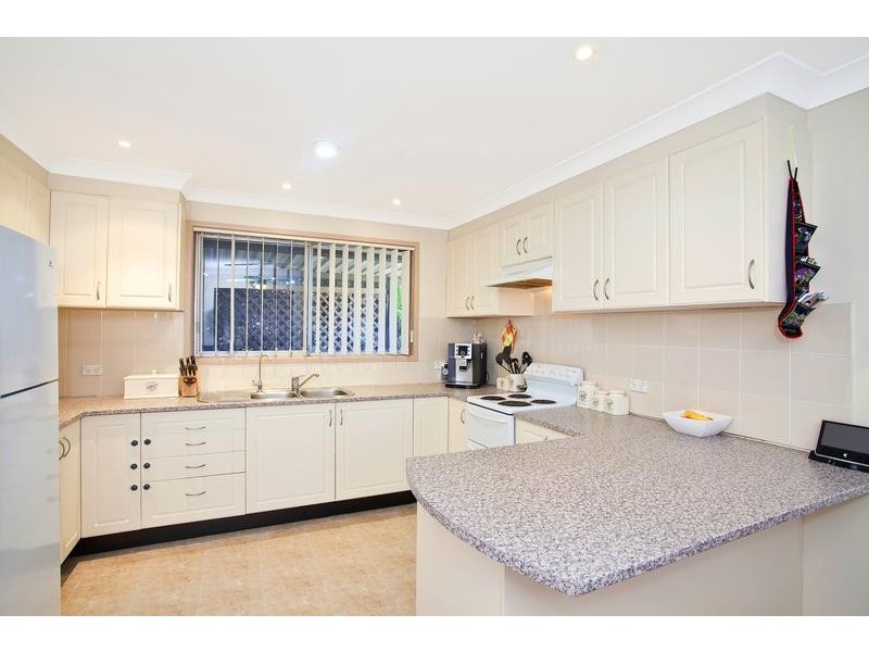 42 Stoke Crescent, South Penrith NSW 2750