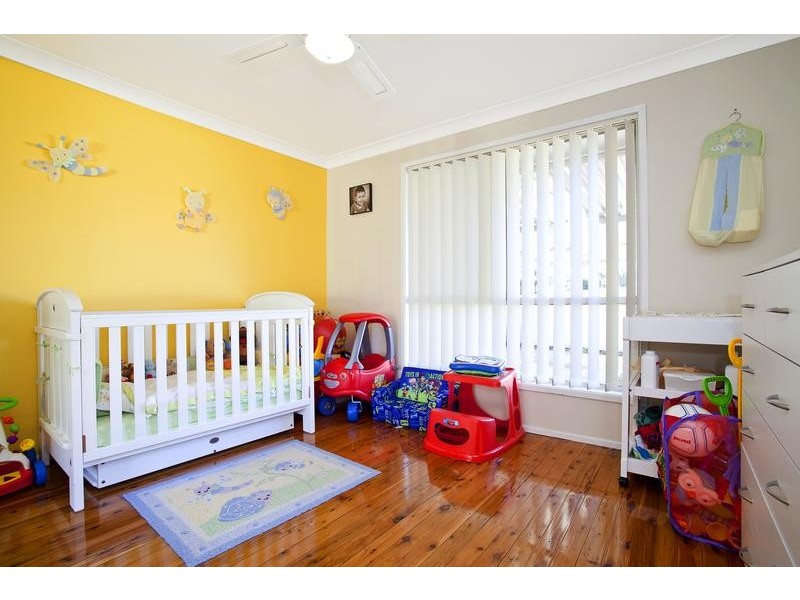 42 Stoke Crescent, South Penrith NSW 2750