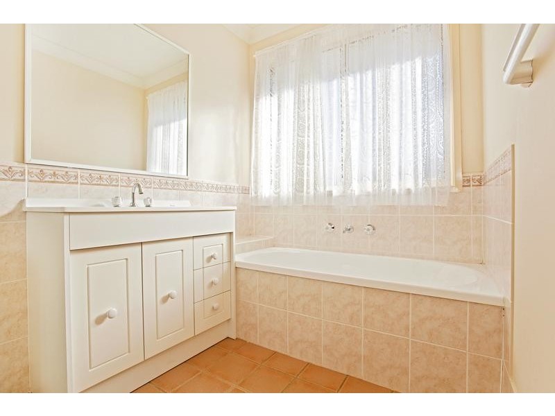 5 Castlerock Avenue, Glenmore Park NSW 2745