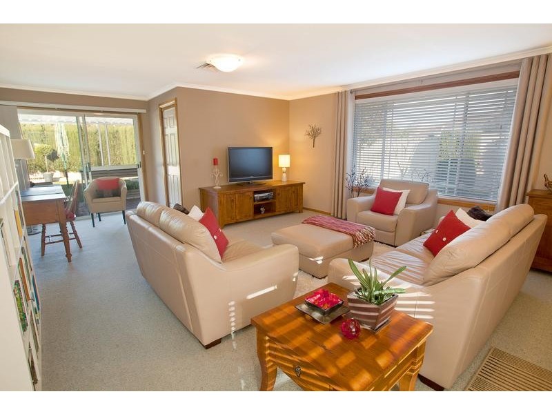 25 Devaney Ave, Glenmore Park NSW 2745