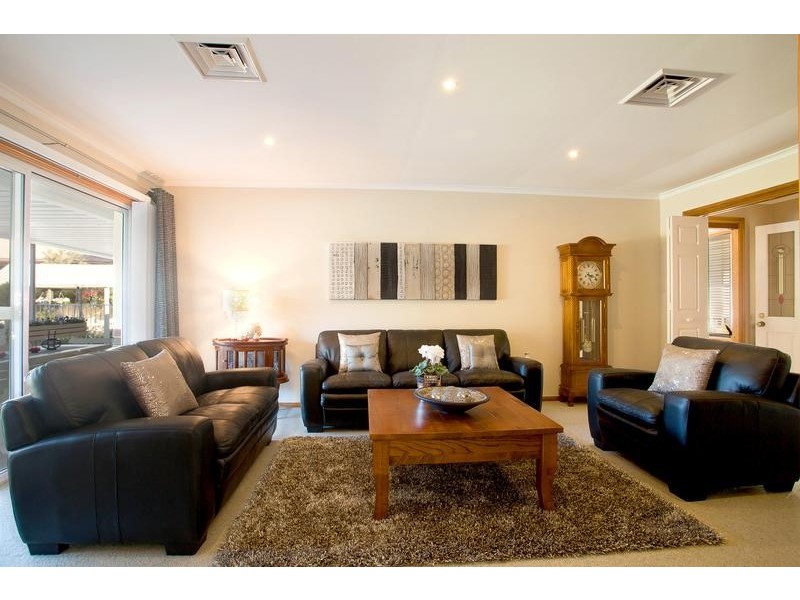 25 Devaney Ave, Glenmore Park NSW 2745