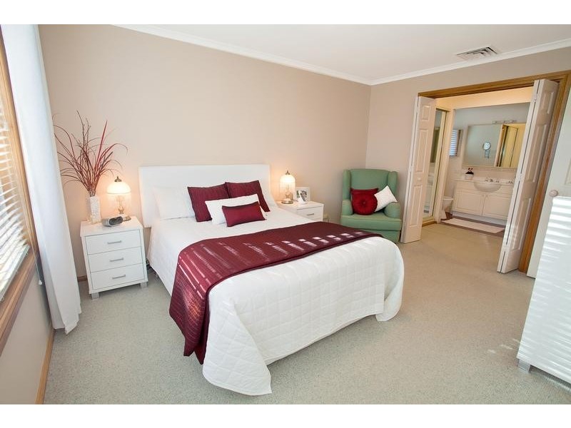 25 Devaney Ave, Glenmore Park NSW 2745