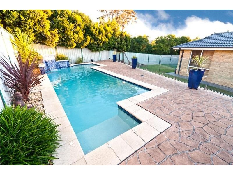 8 Allison Drive, Glenmore Park NSW 2745