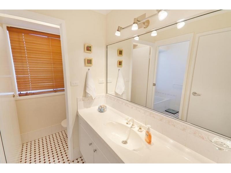 8 Allison Drive, Glenmore Park NSW 2745