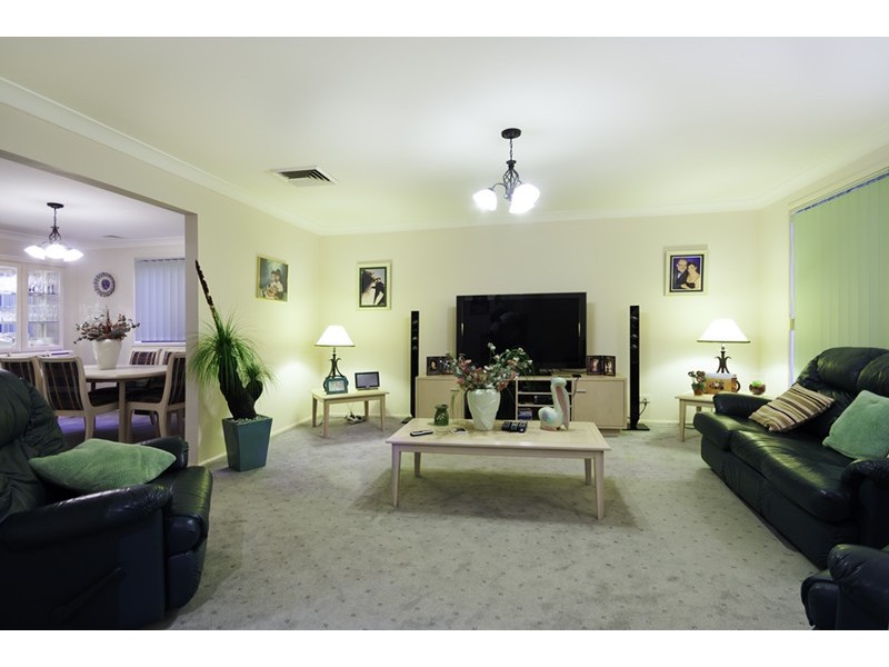 20 Thornbill Crescent, Glenmore Park NSW 2745