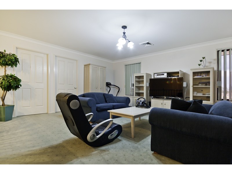 20 Thornbill Crescent, Glenmore Park NSW 2745