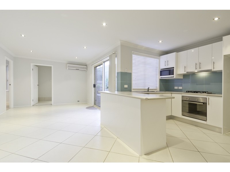 8 Kookaburra Crescent, Glenmore Park NSW 2745