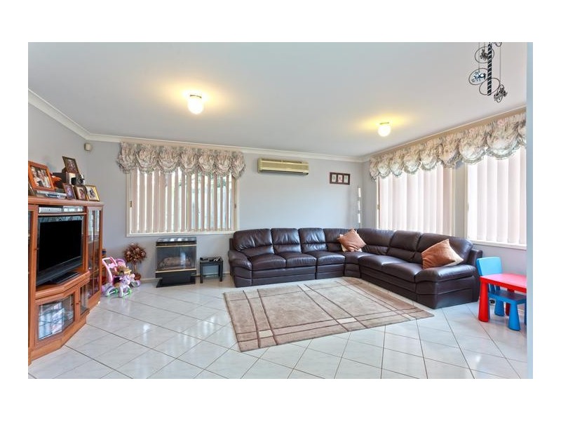 27 Muru Drive, Glenmore Park NSW 2745