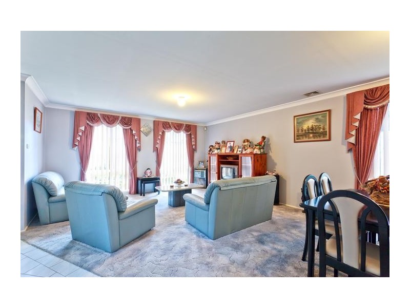 27 Muru Drive, Glenmore Park NSW 2745