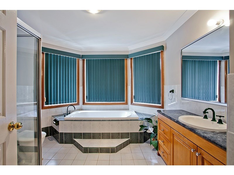 7 Devaney Avenue, Glenmore Park NSW 2745