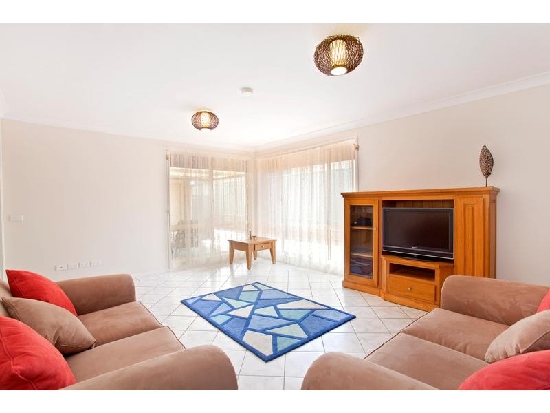 6 Sunningdale Drive, Glenmore Park NSW 2745