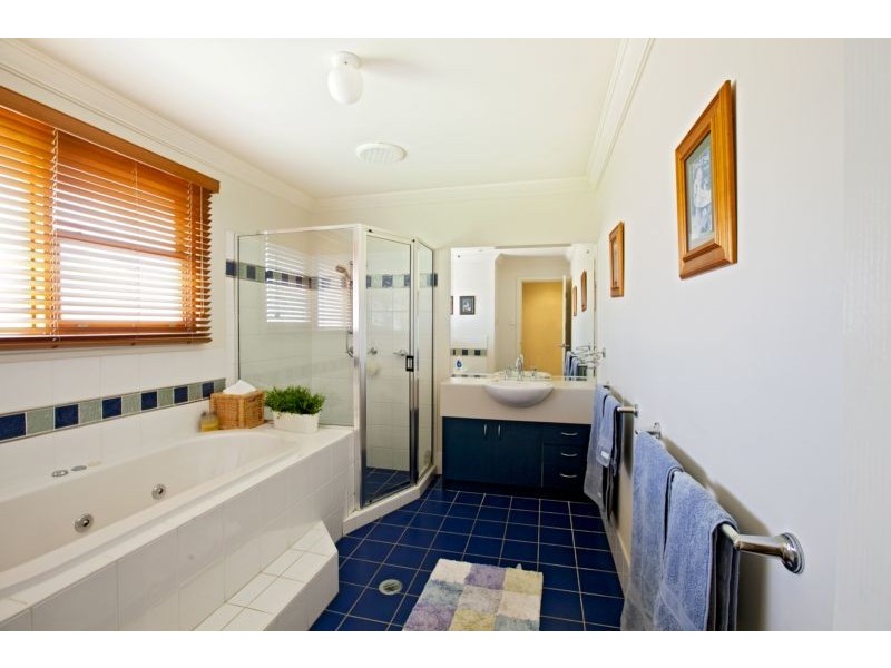 2 Cascade Avenue, Glenmore Park NSW 2745