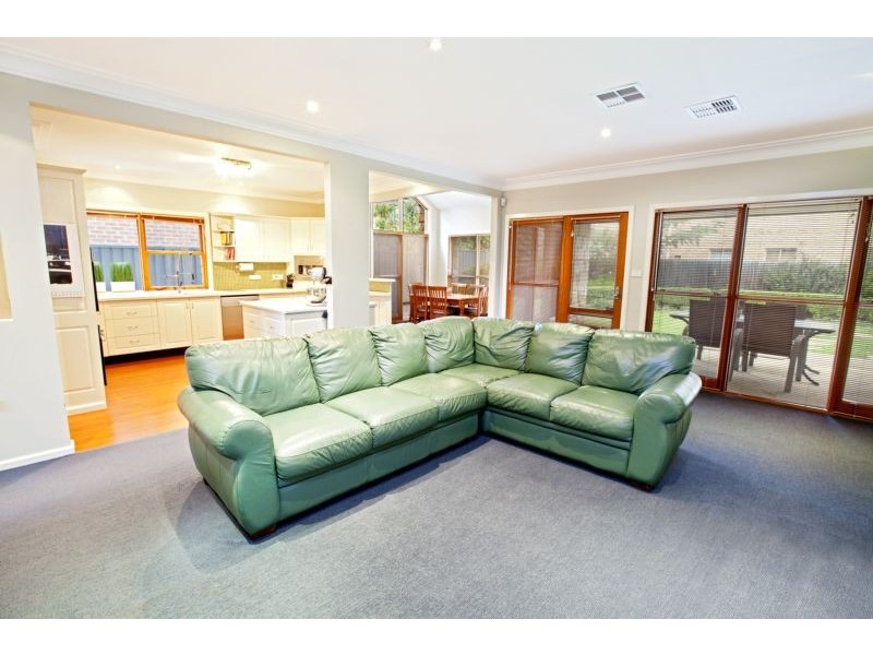 2 Cascade Avenue, Glenmore Park NSW 2745