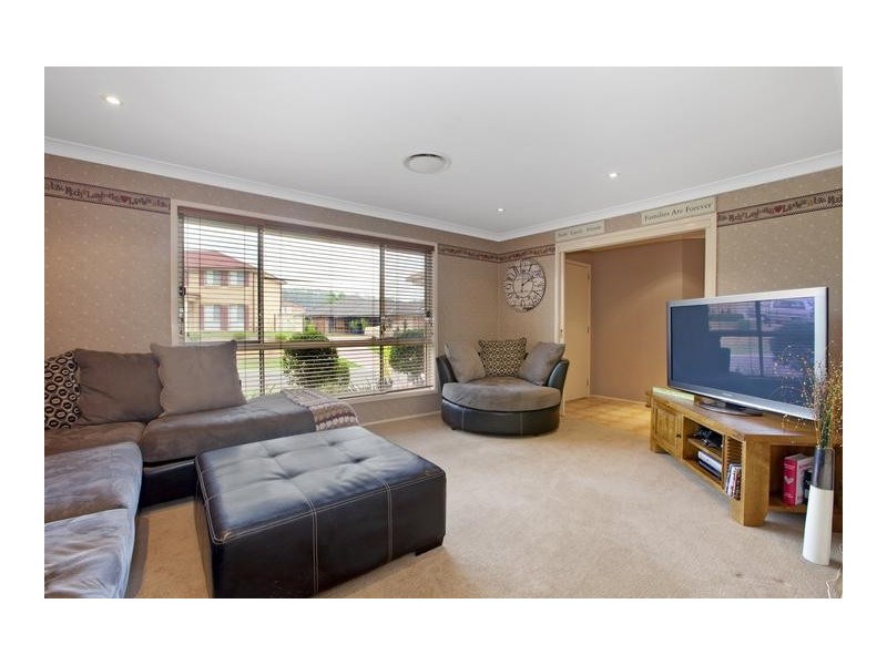 10 Butcherbird Place, Glenmore Park NSW 2745