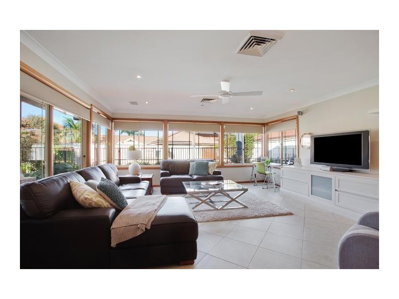 8 Neilson Close, Glenmore Park NSW 2745