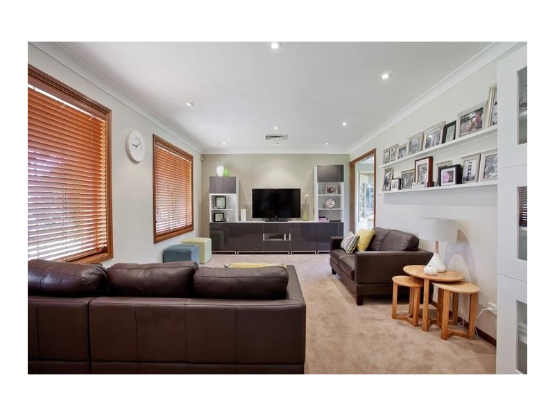 8 Neilson Close, Glenmore Park NSW 2745