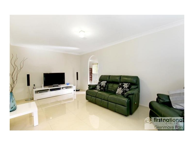 6 Cowan Place, Glenmore Park NSW 2745