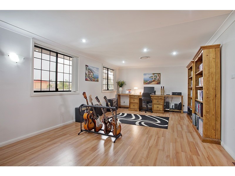 9 Bangaroo Avenue, Glenmore Park NSW 2745